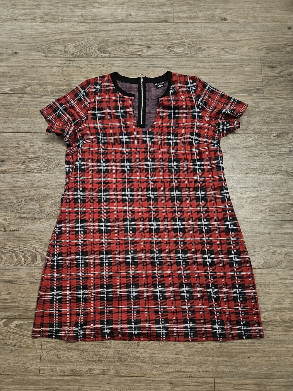 Red Plaid Short Sleeve Shift Dress with Altered Neckline Size 18